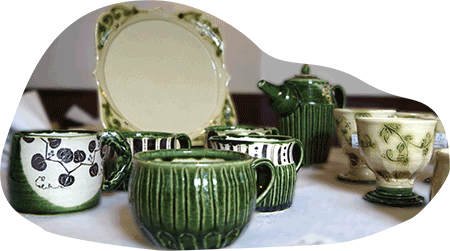 織部・マグカップや黄瀬戸・マグカップ、黄瀬戸・大皿など日常の器の写真です