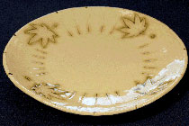 黄瀬戸・モミジ文大皿（タタラ）の写真です