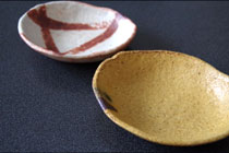 志野・楕円小皿と黄瀬戸油揚手・楕円小皿の写真です