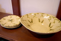黄瀬戸・イチョウ文中皿と楕円大鉢（タタラ）の写真です