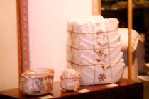 武蔵野市吉祥寺「ギャラリー石田」個展の様子です。志野の重箱も展示されています