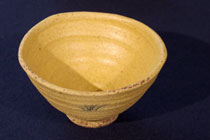 黄瀬戸油揚手・碗形茶碗の写真です