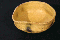 黄瀬戸油揚手・独楽形茶碗の写真です