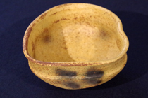 黄瀬戸油揚手・沓形茶碗の写真です
