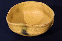 黄瀬戸油揚手・沓形茶碗の写真です